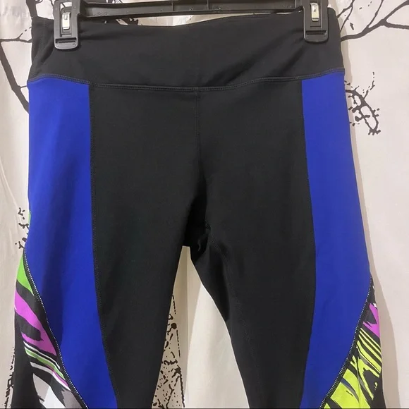 Fabletics Athletic Workout Back Pockets Capri Leggings - Picture 2 of 11